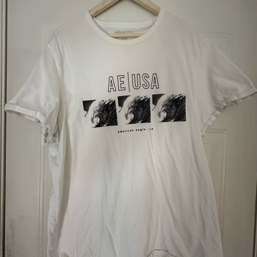 American Eagle White Graphic T-Shirt
